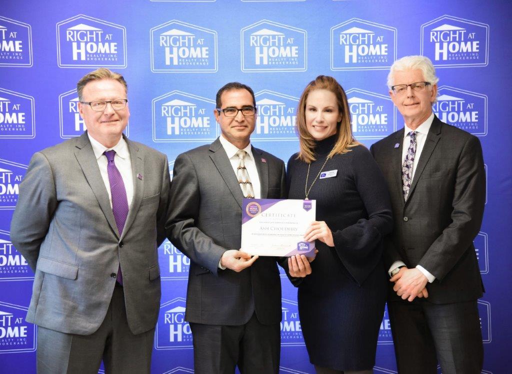 realtor ash receiving award from right at realty